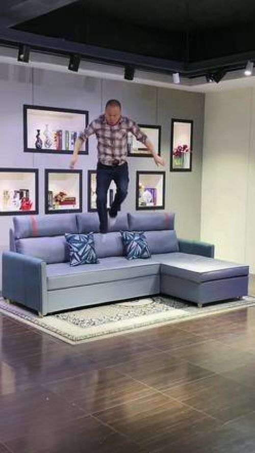 佛山家具新革命 蹦跳大叔沙發床，讓臨時留宿不再是難題